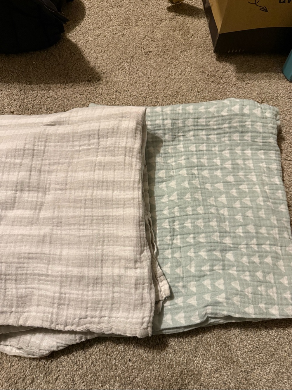 2 pack cloud island White and Sage Muslin swaddle blankets